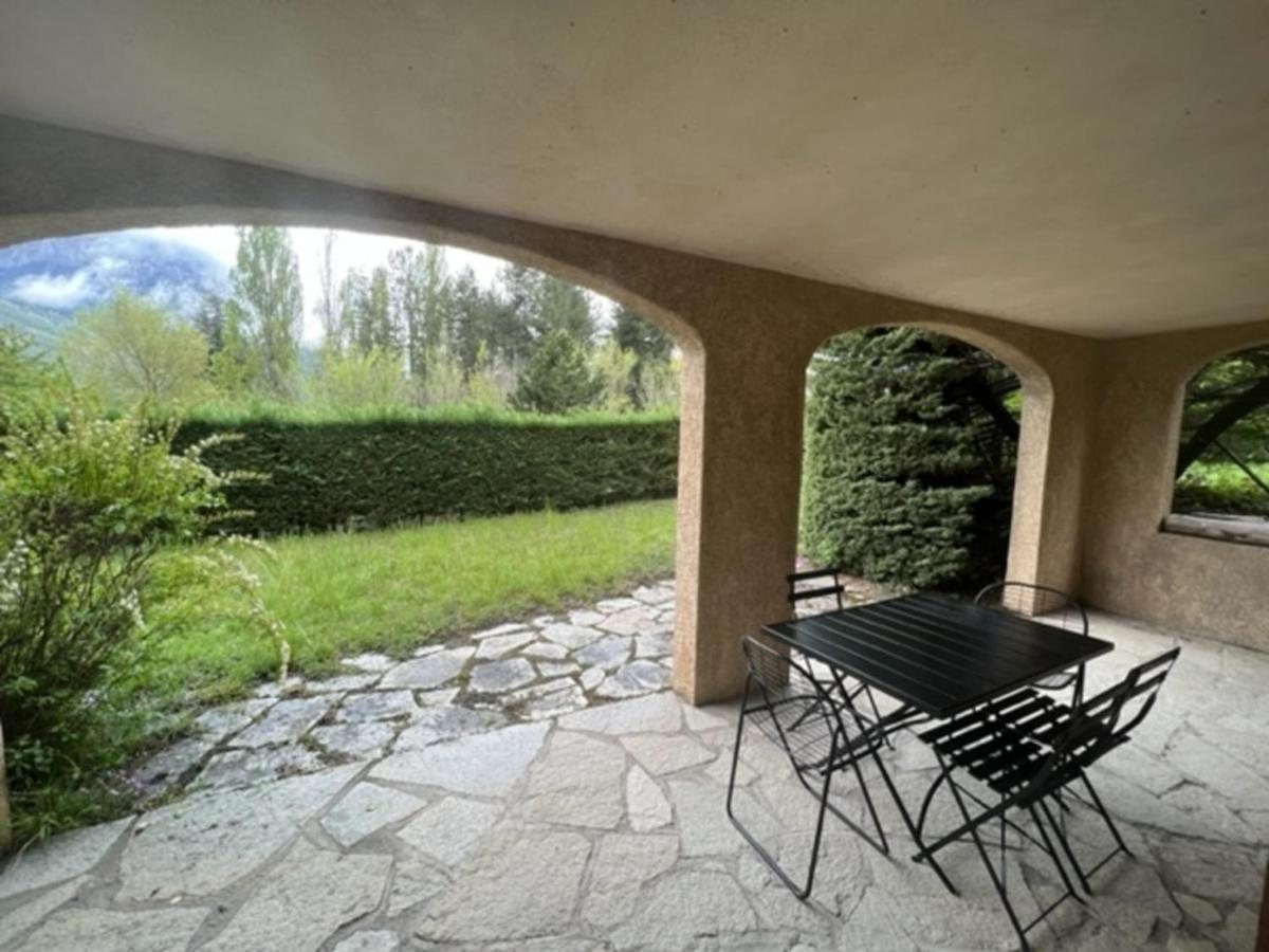 Bas De Villa En Face Du Lac De Savines Extérieur photo